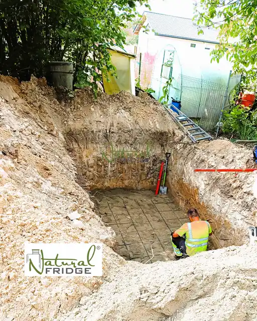 Pripravený výkop s betónovou platňou na dne